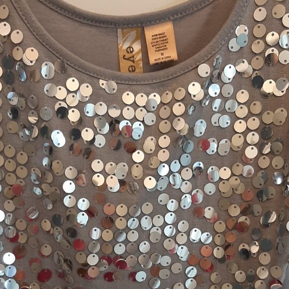 EYESHADOW Sz M grey sequin Tank Tunic top, EUC! Easy care Machine Wash - Picture 3 of 8